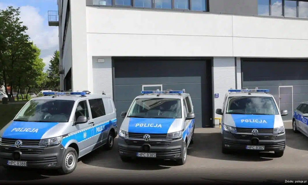 Zatrzymanie kobiety za znęcanie się nad byłym mężem i córką w gminie Bralin